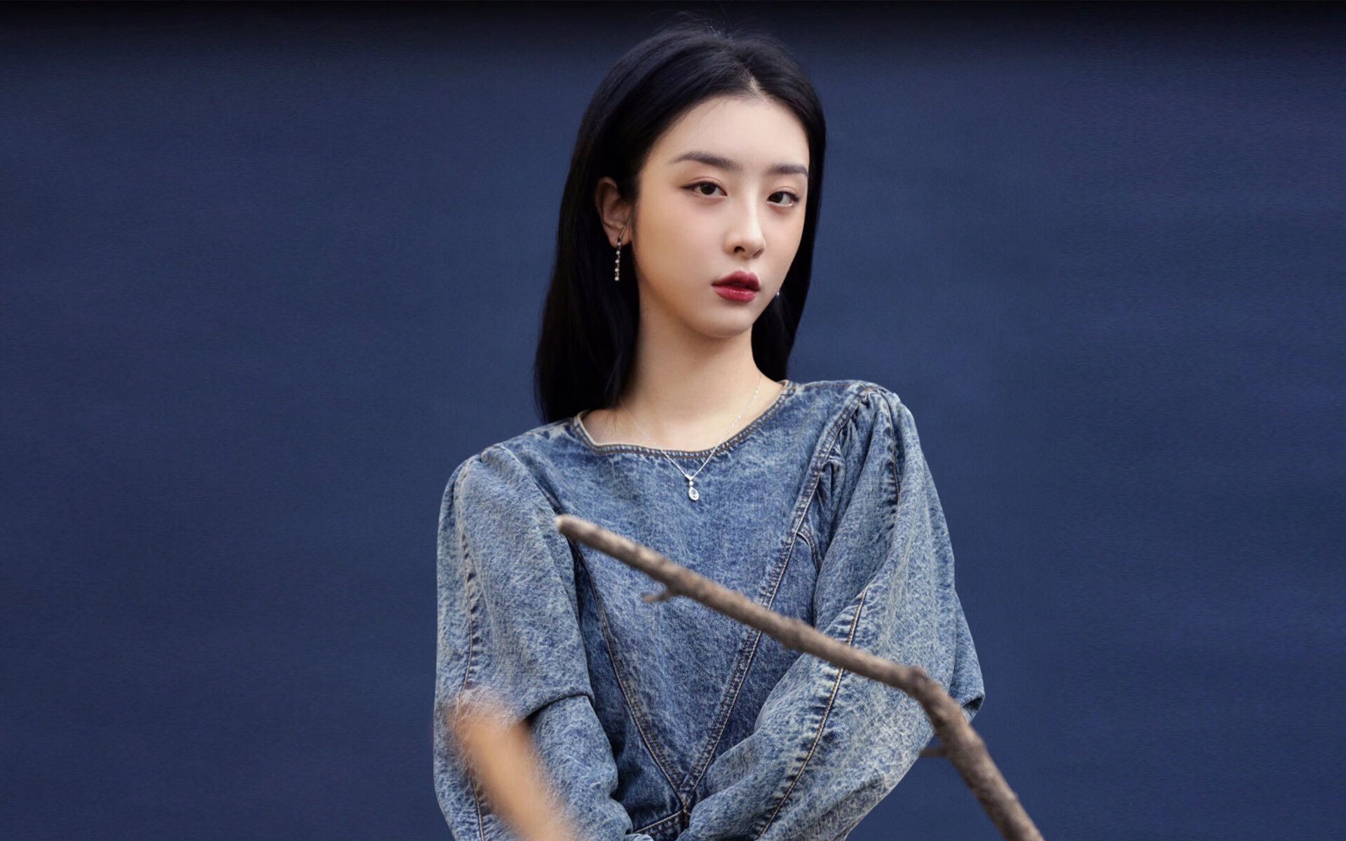 “高新区全民健身馆：壁球竞技，极速对决让你眼花缭乱！”