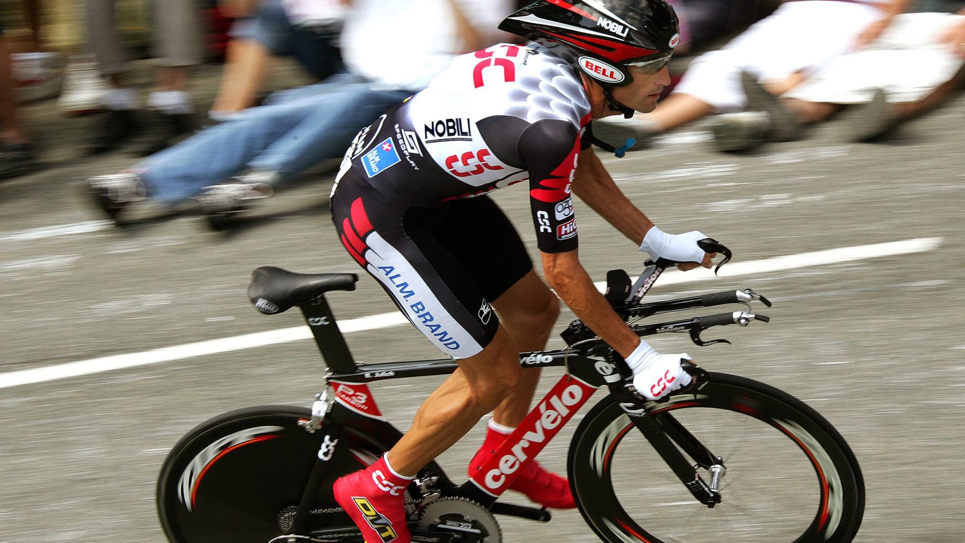 “马科斯·梅特罗的进攻与防守完美结合，推动阿根廷美洲狮队向前迈进”