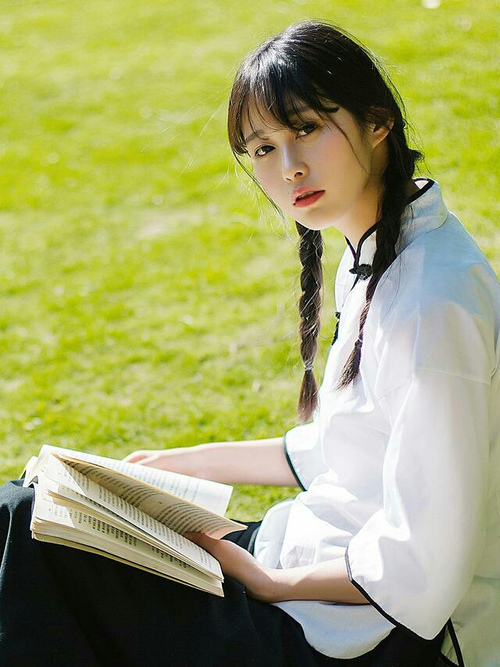 中国足球国家队后防线稳定性提升明显，中国国家足球队后卫