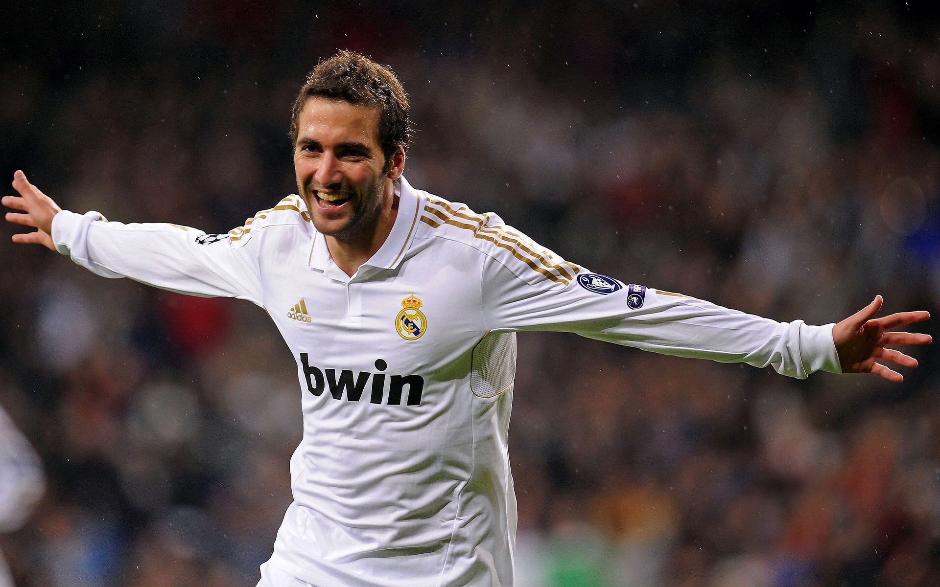 乔·波尔曼的突破性进攻和精准传球,帮助袋鼠队屡屡打破防线,乔丁·波尔特