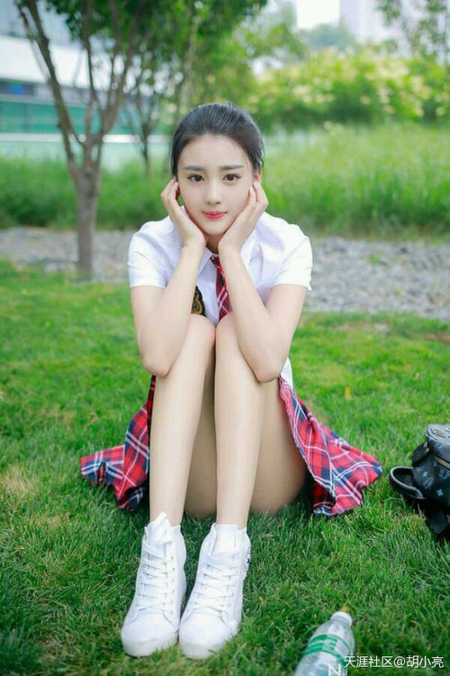 火箭锋线球员在扣篮训练中表现爆发力十足,火箭试训中锋